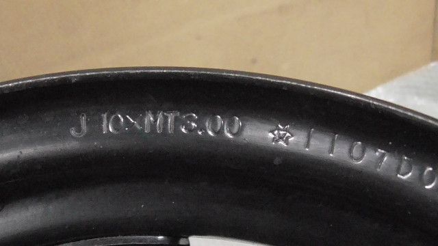 ZOOMER FI ズーマーFI AF58 の フロントホイール 1761012558 FFCRYSTALESIA_COM