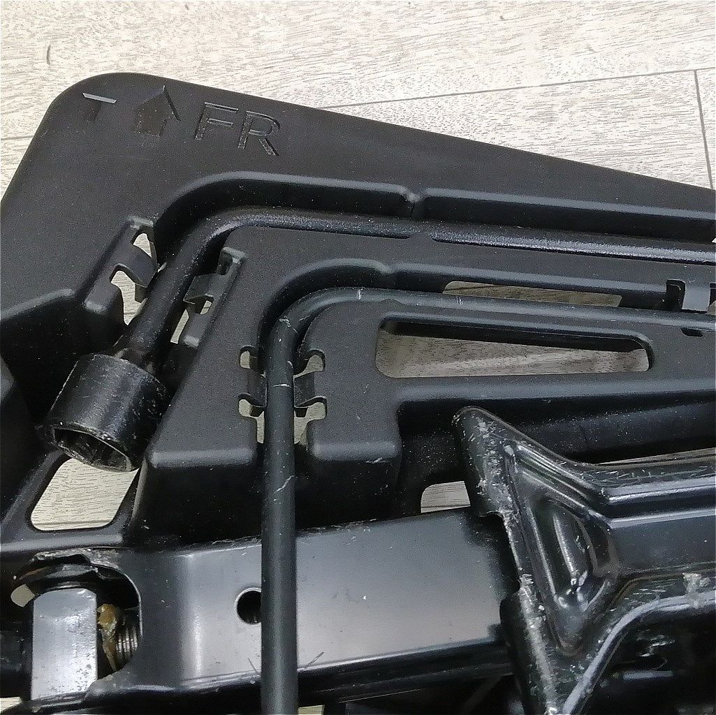 プリウス ZVW30 スペアタイヤ+工具セット T135/80D16 - メルカリ