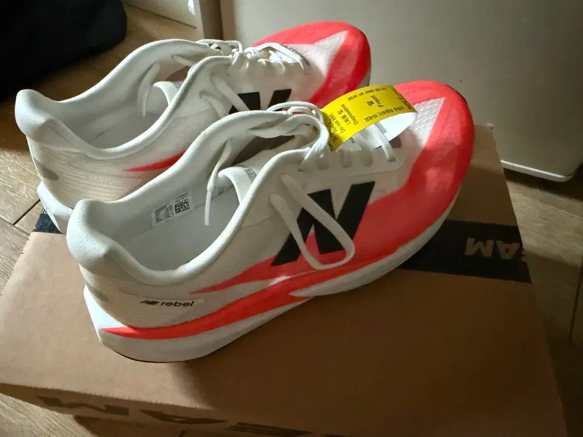 ニューバランス フューエルセル レベル v5 2E