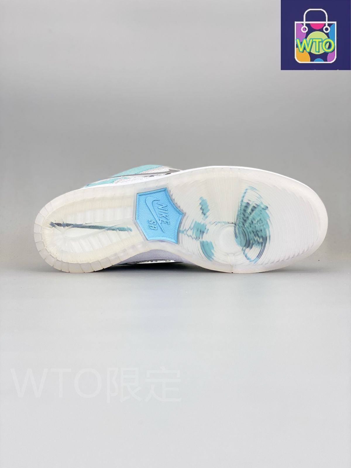 エイプリルスケートボード × ナイキ SB ダンク ロー プロ QS