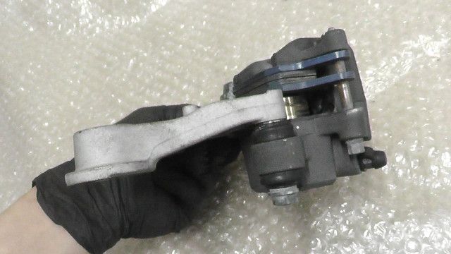 CBR400R NC47-1000xxx の リア ブレーキキャリパー:#1749188730 Amazon