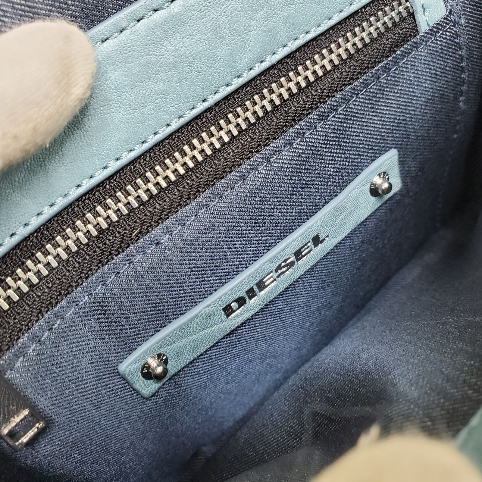 P　DIESELのショルダーバッグ DIESEL ディーゼル チェーンショルダーバッグ ジッパー ブルー