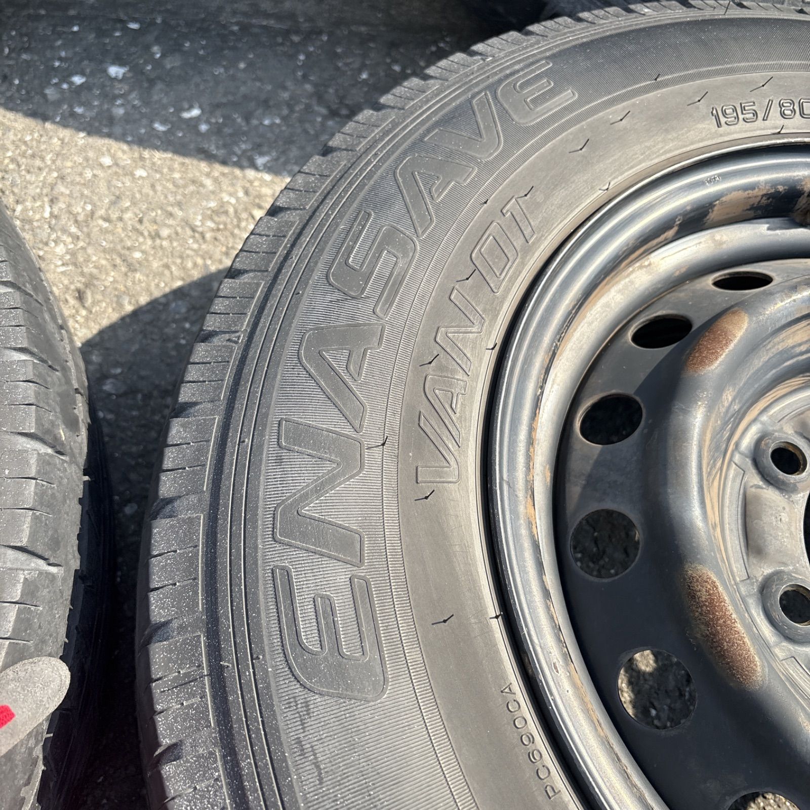 ハイエース純正タイヤホイールセット15インチ トヨタ 200 ハイエース 純正 15in 6J +35 PCD139.7 ダンロップ