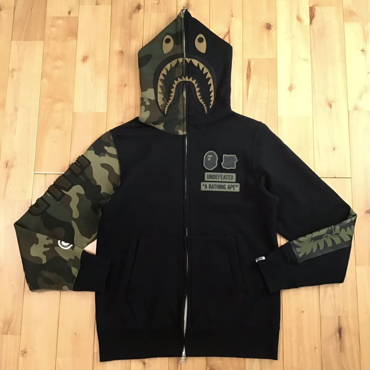 Undefeated × BAPE シャーク パーカー Sサイズ shark full zip hoodie a bathing ape エイプ  ベイプ アンディフィーテッド 迷彩