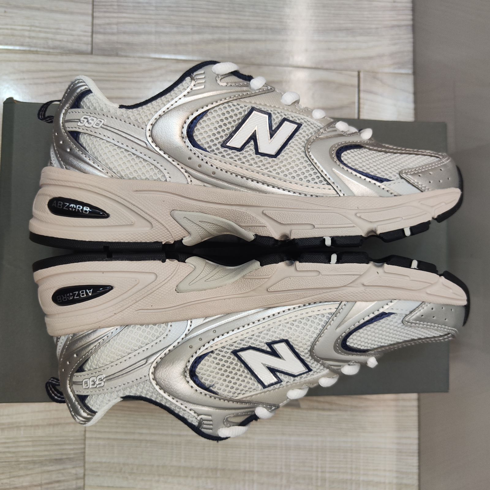 新品、未使用ニューバランス NEW BALANCE WMNS MR530KA ベージュ