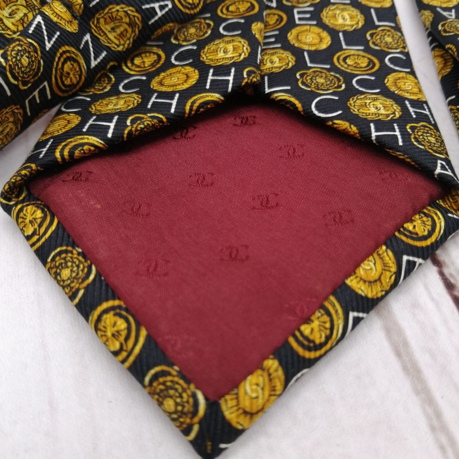 シャネル 高級シルクネクタイ 総柄（シャネルロゴ） ☆良品 CHANEL シャネル ロゴ総柄デザインシルクネクタイ