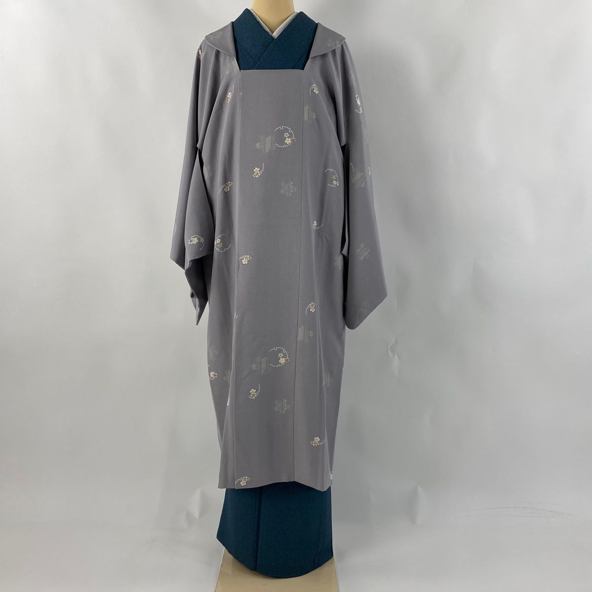 道行 身丈118cm 裄丈69cm L 和装コート 被布衿 雪輪 桜 灰色 正絹 名品