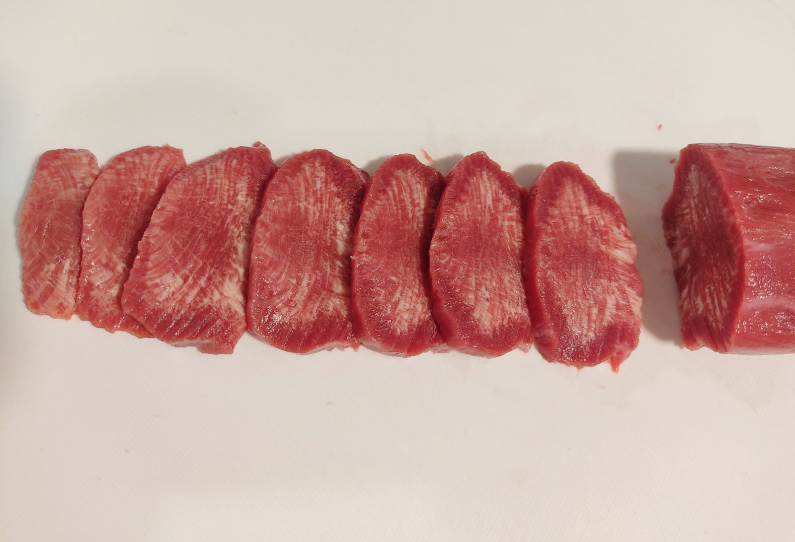 牛タン タン中 1050~1150g ブロック 2~3本入 国産 冷凍品 送料無料