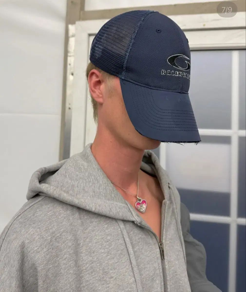 バレンシアガ 25ss パーフォレーテッド トラッカー キャップ ネイビー