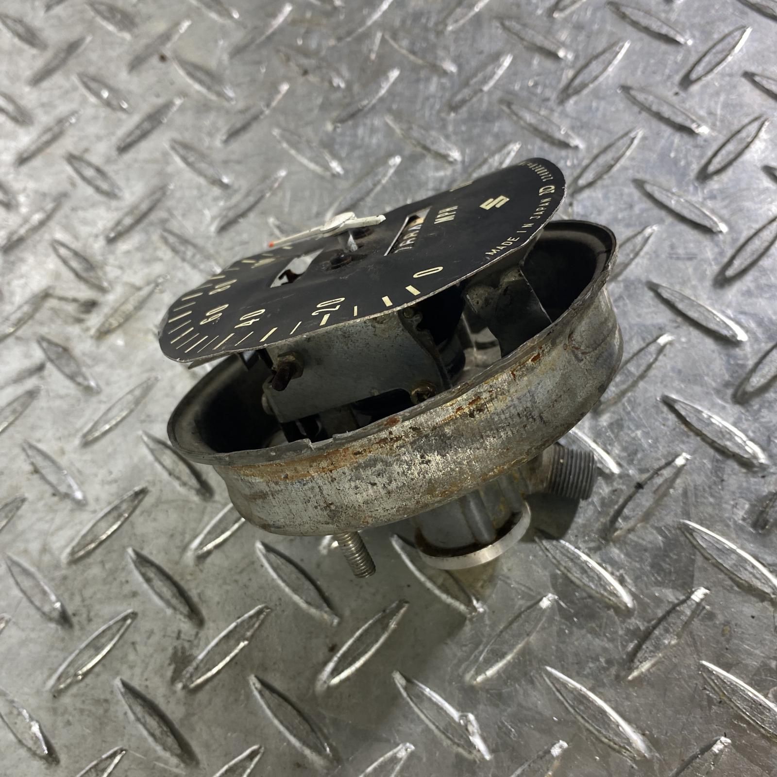 SUZUKI GT750 スピードメーター 部品取り スズキ - メルカリ