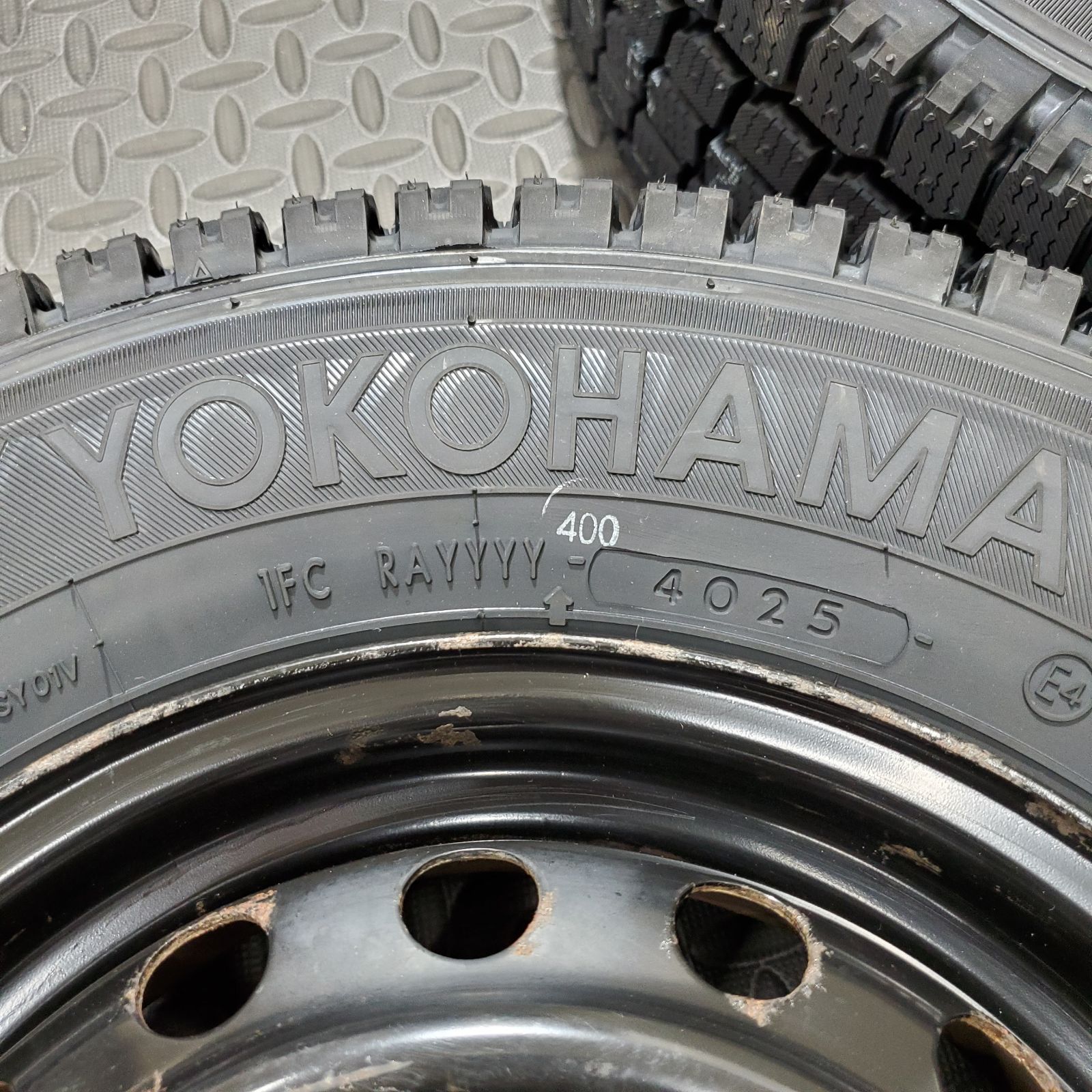 スタッドレスタイヤ