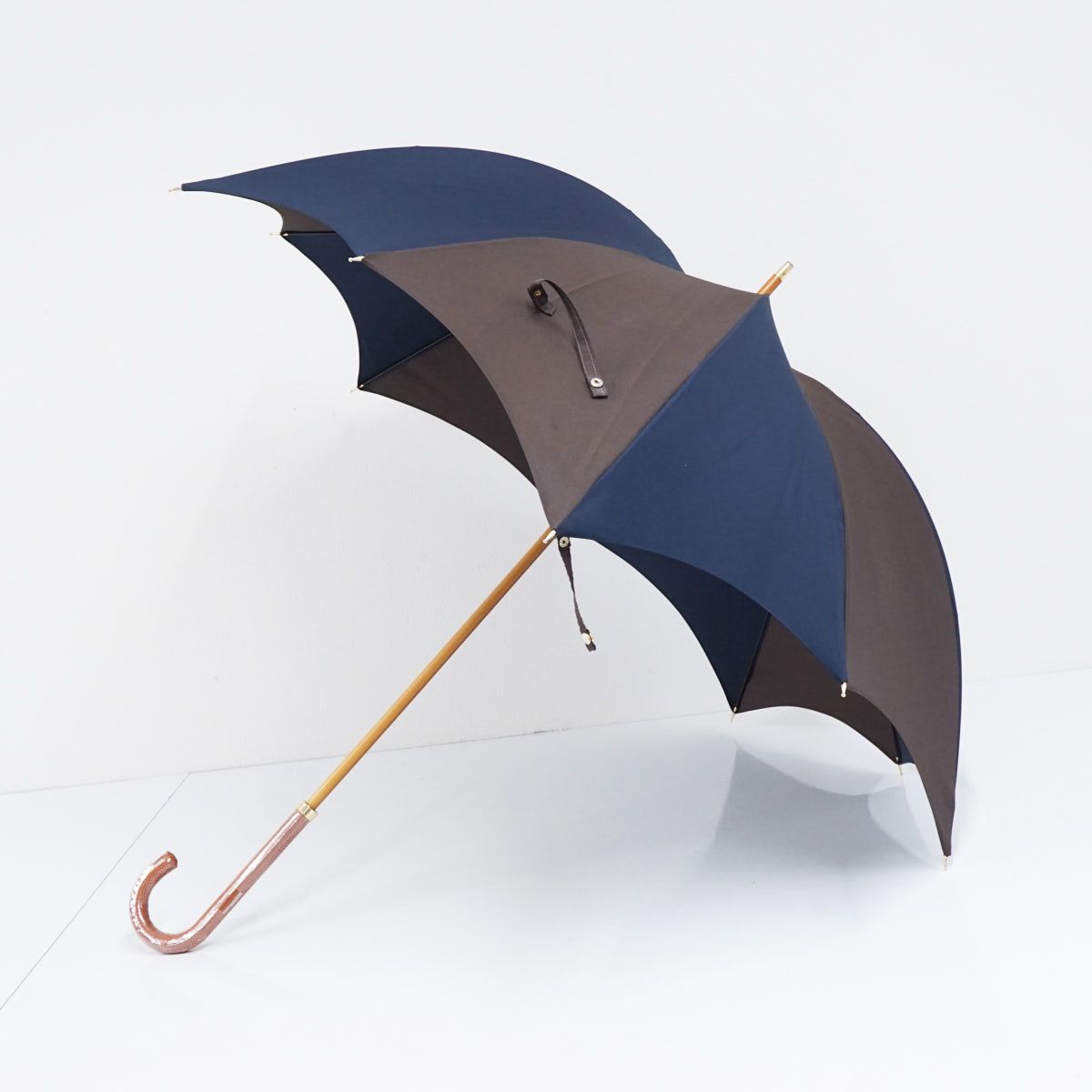 傘 Di Cesare Designs ディチェザレデザイン リズム 2トーン ネイビー×ブラウン モダン グラス骨 60cm S2521