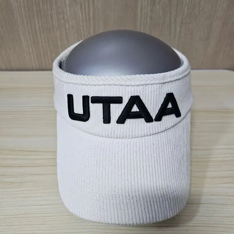 生まれのブランドで UTAA ロゴ入り ゴルフ サンバイザー 帽子 2色 レディースウェア