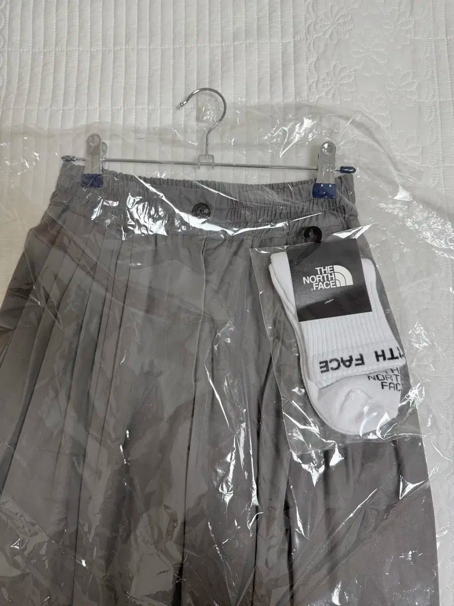 ムンダル Cotton Volume Tuck Pants in チャコール sサイズ DECORATOM_COM_BR