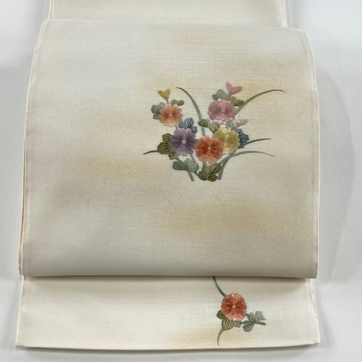 袋帯 秀品 菊 霞 刺繍 クリーム お太鼓柄 正絹