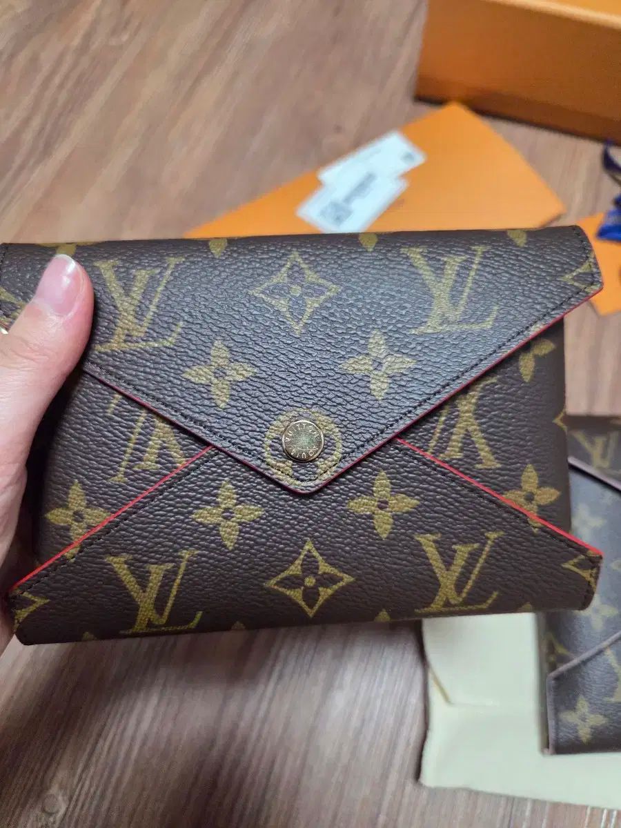 Louis Vuitton(ルイヴィトン) ポシェット キリガミ 大 間で