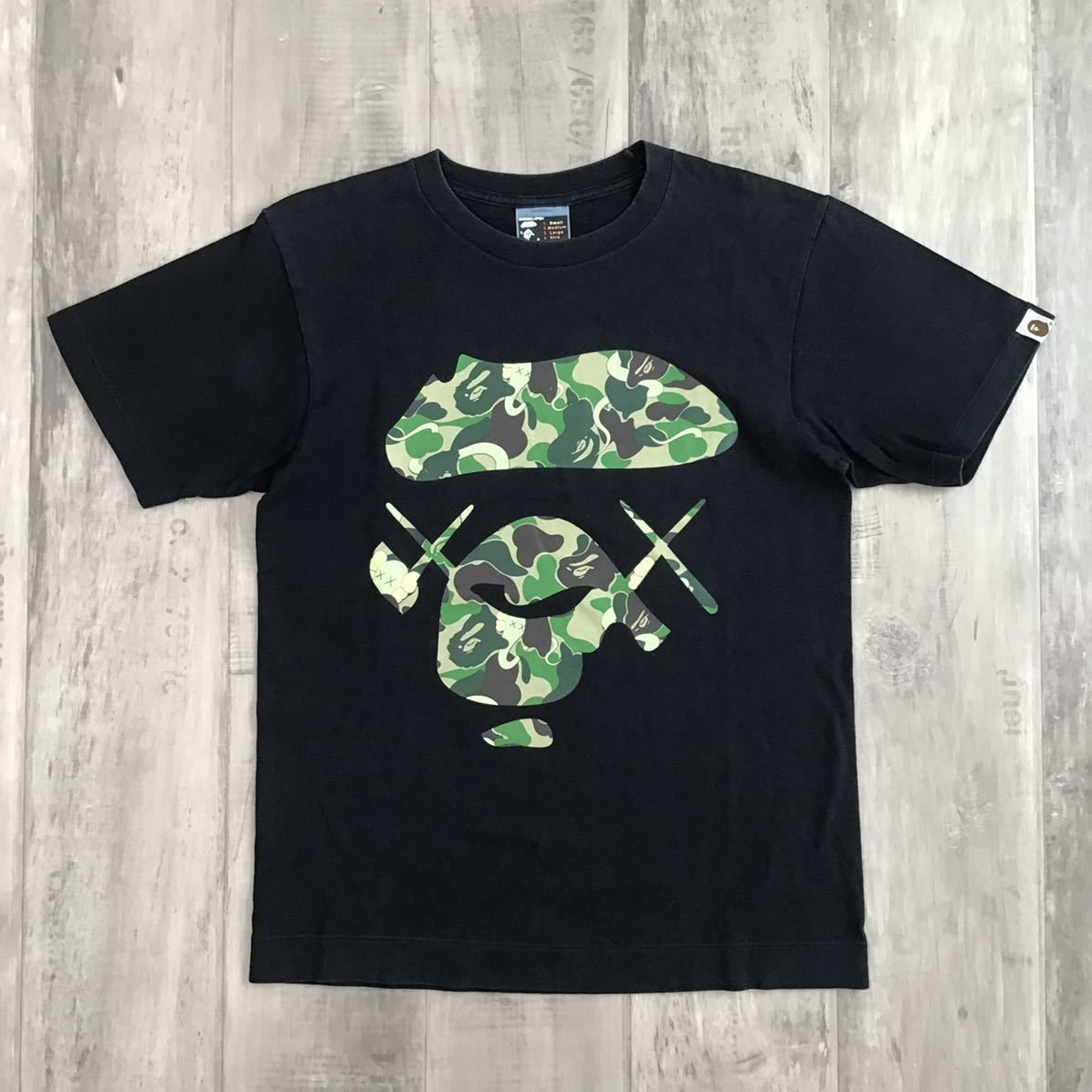 ☆激レア☆ KAWS × BAPE bendy ABC camo green Big face Tシャツ