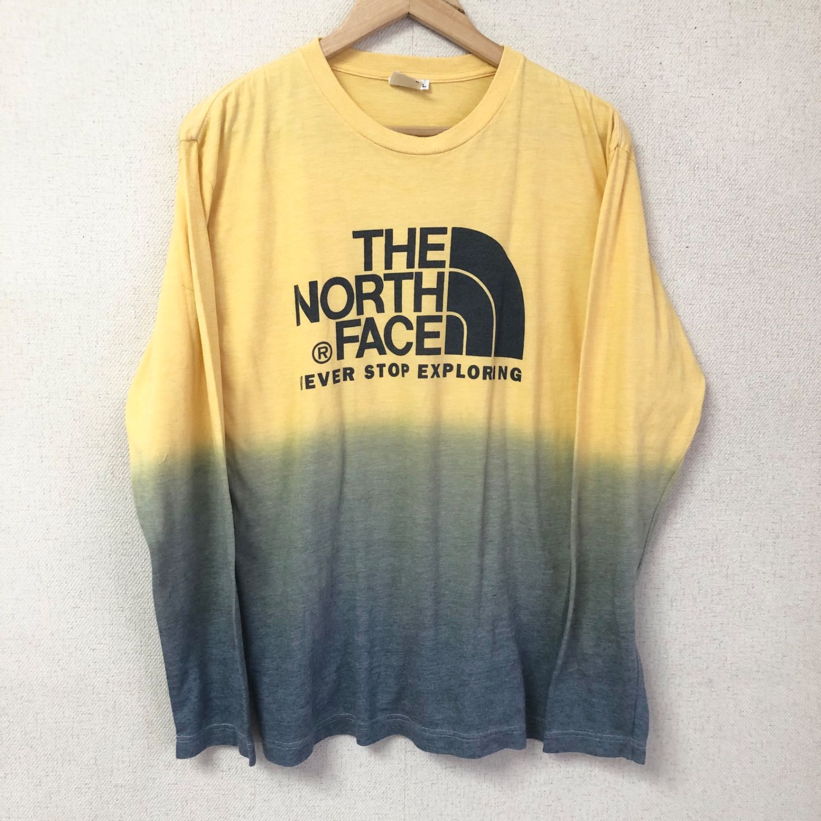 (^w^)b THE NORTH FACE ザノースフェイス ロンT  Tシャツ カットソー ティー シャツ クルーネック 丸首 長袖 ロゴ プリント カジュアル 春 秋 タウンユース 黄 グレー メンズ サイズ L