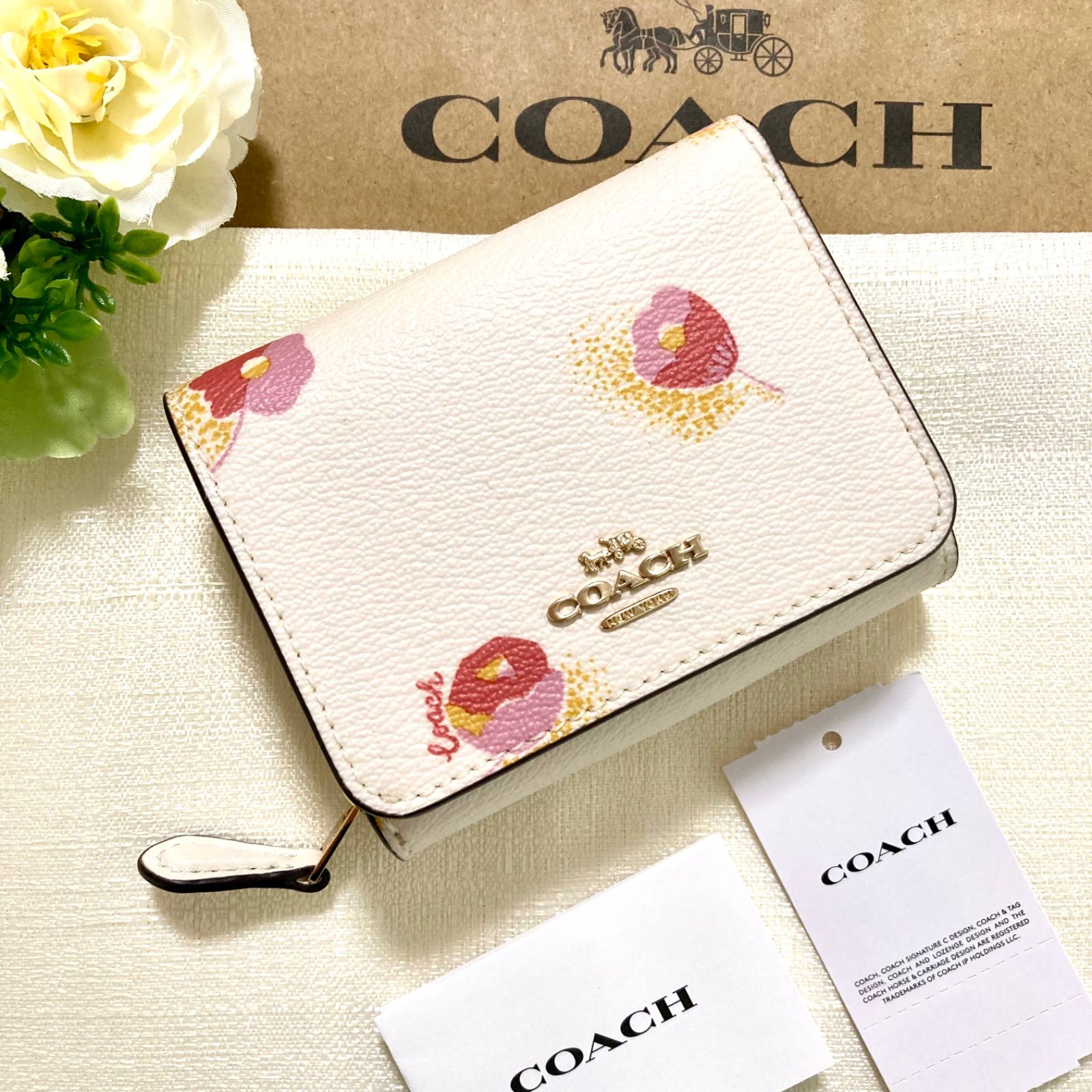 限定☆COACH コーチ 三つ折り財布 3つ折り ミニ財布 ウォレット 花柄 白 - メルカリ