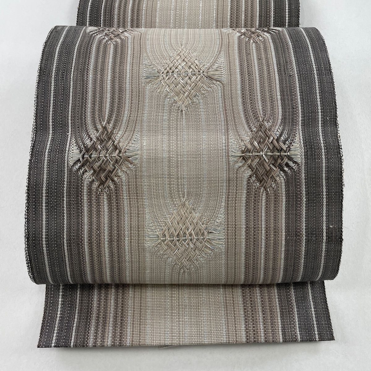 正絹　八寸名古屋帯 松葉仕立て　真綿紬　格子　墨黒✖️紫✖️藍色　美品 10-33 名古屋帯 八寸 美品 正絹 着物 松葉仕立て 正絹 八寸名古屋帯