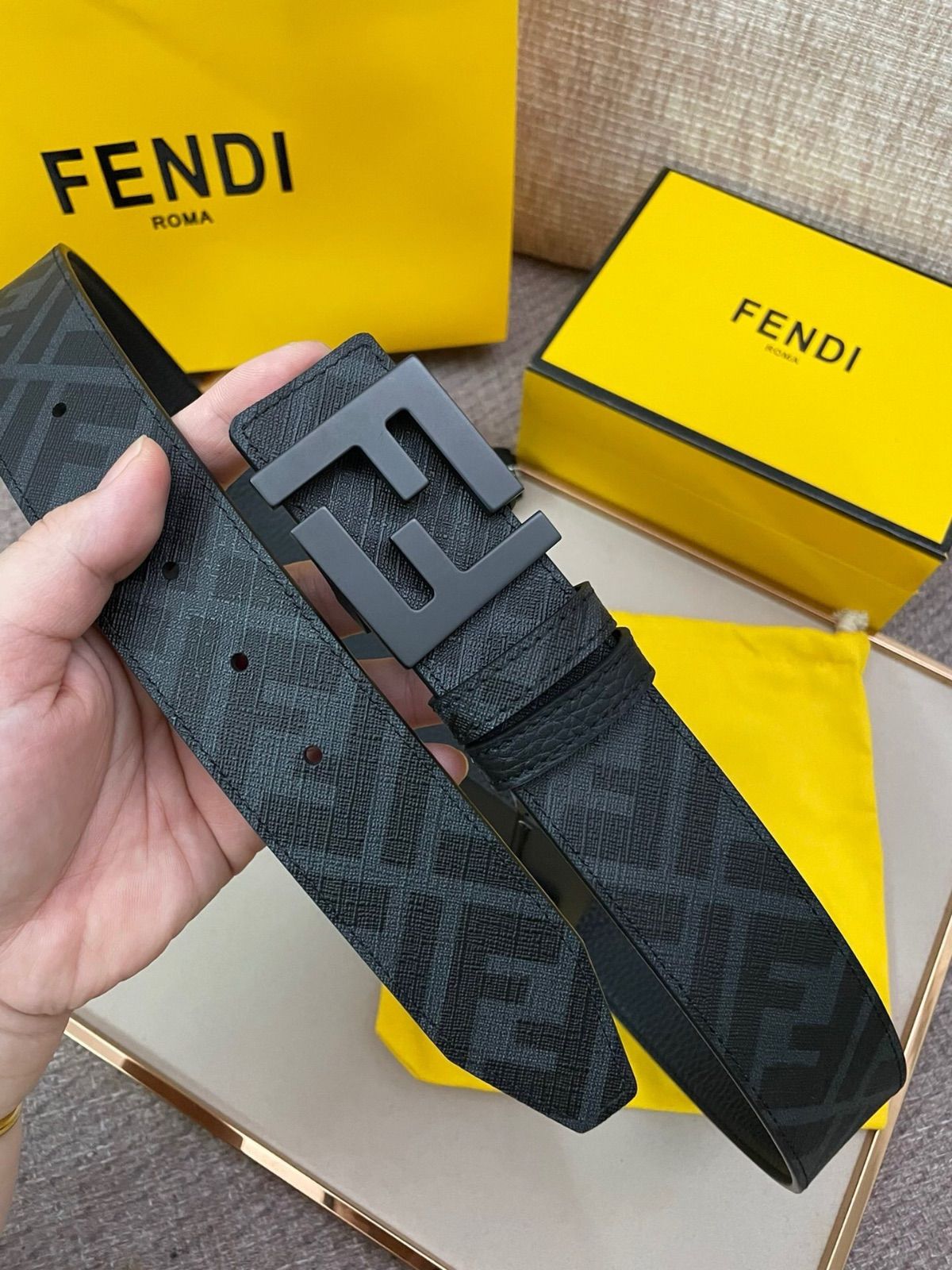 FENDI フェンディベルト定番メンズ