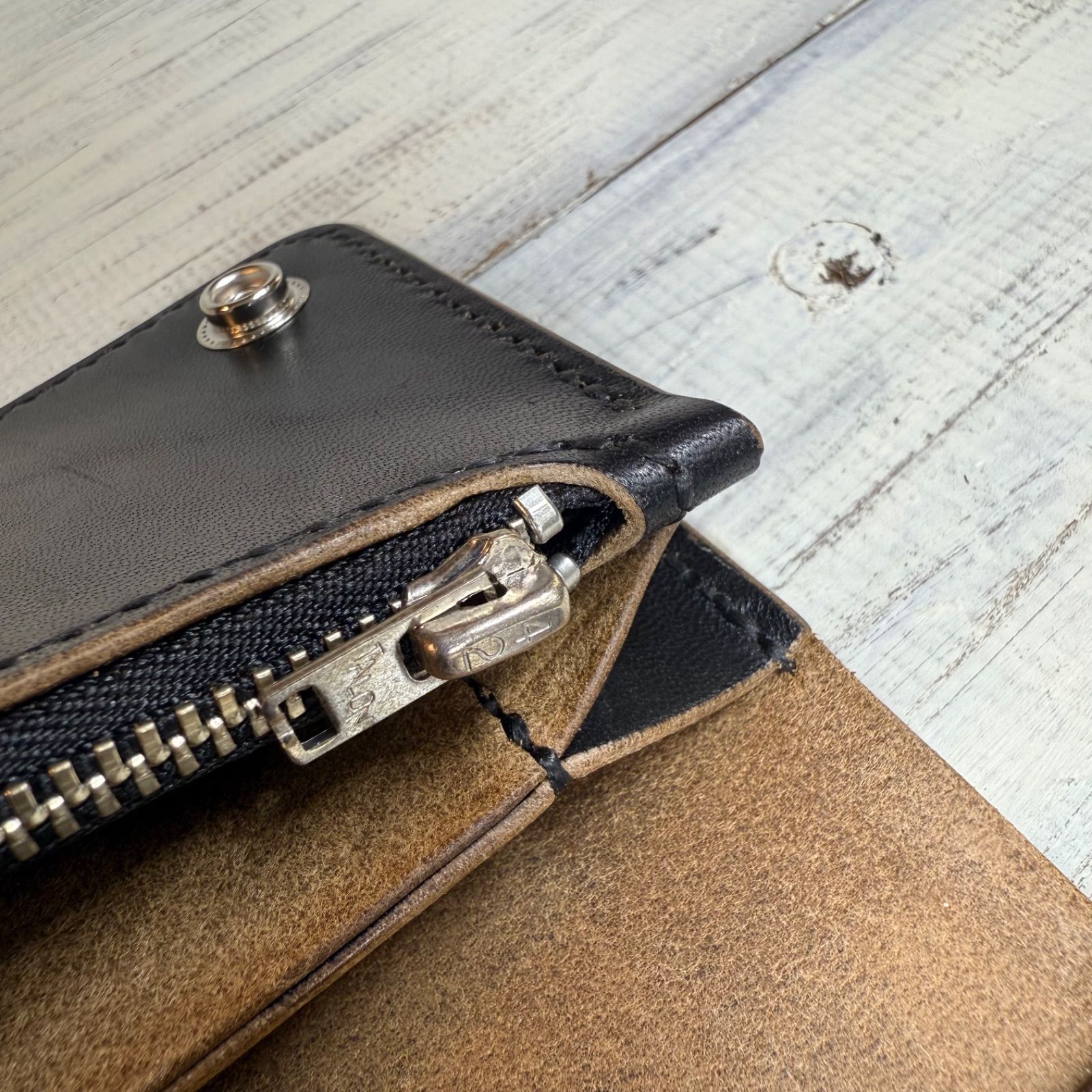 【トラッカーウォレット ミドル 2層】ホースバット ゴールド トラッカーウォレットミドル】 2層 ホースバット ゴールド ホース