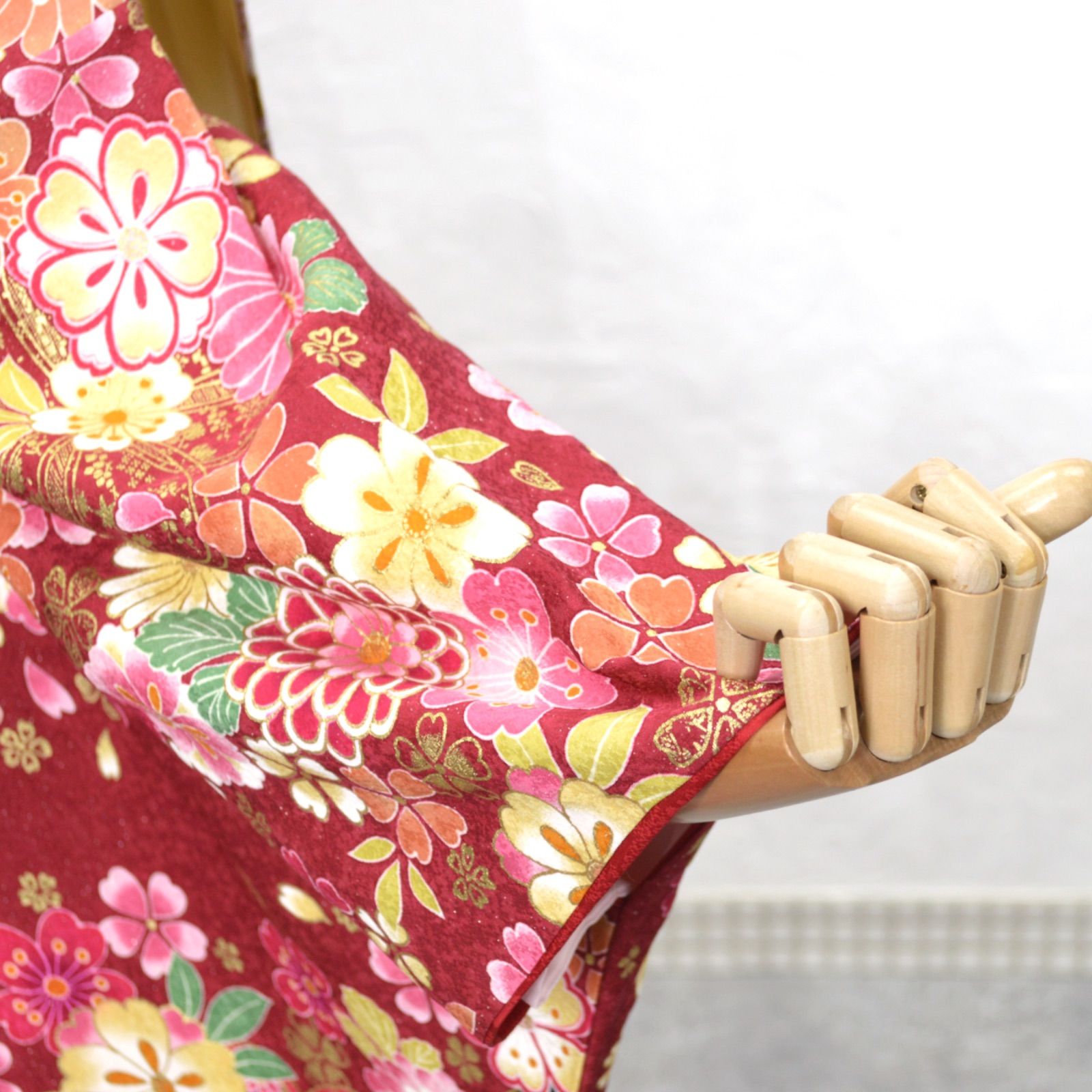 美品》正絹 振袖フルセット S〜Mサイズ 成人式 赤地 上品 豪華 菊 桜