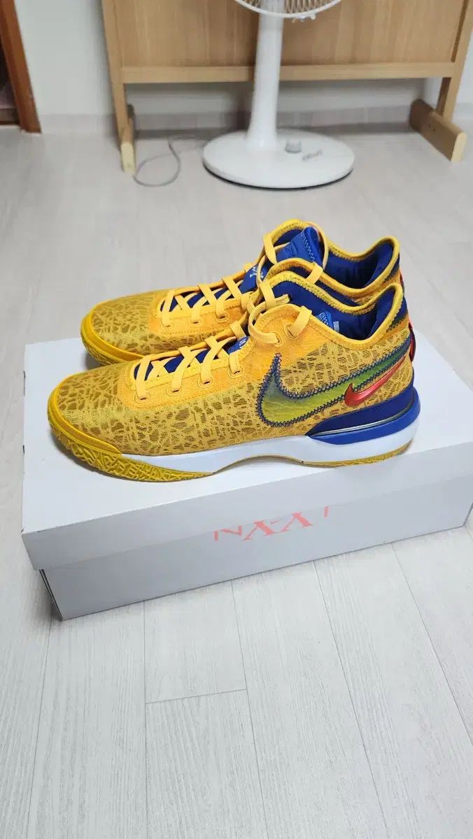 285 バスケシューズ