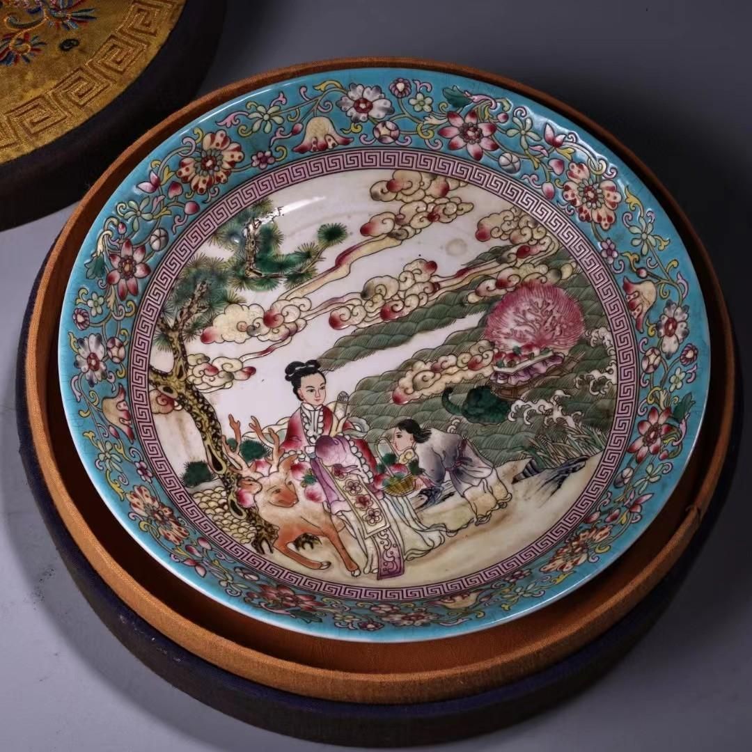 中国古美術・旧蔵粉彩・陶磁器中皿・人物風景絵・置物・純手描き・箱付・文房具・禮品 中国古美術・旧蔵粉彩・陶磁器中皿・人物風景絵・置物・純手描き