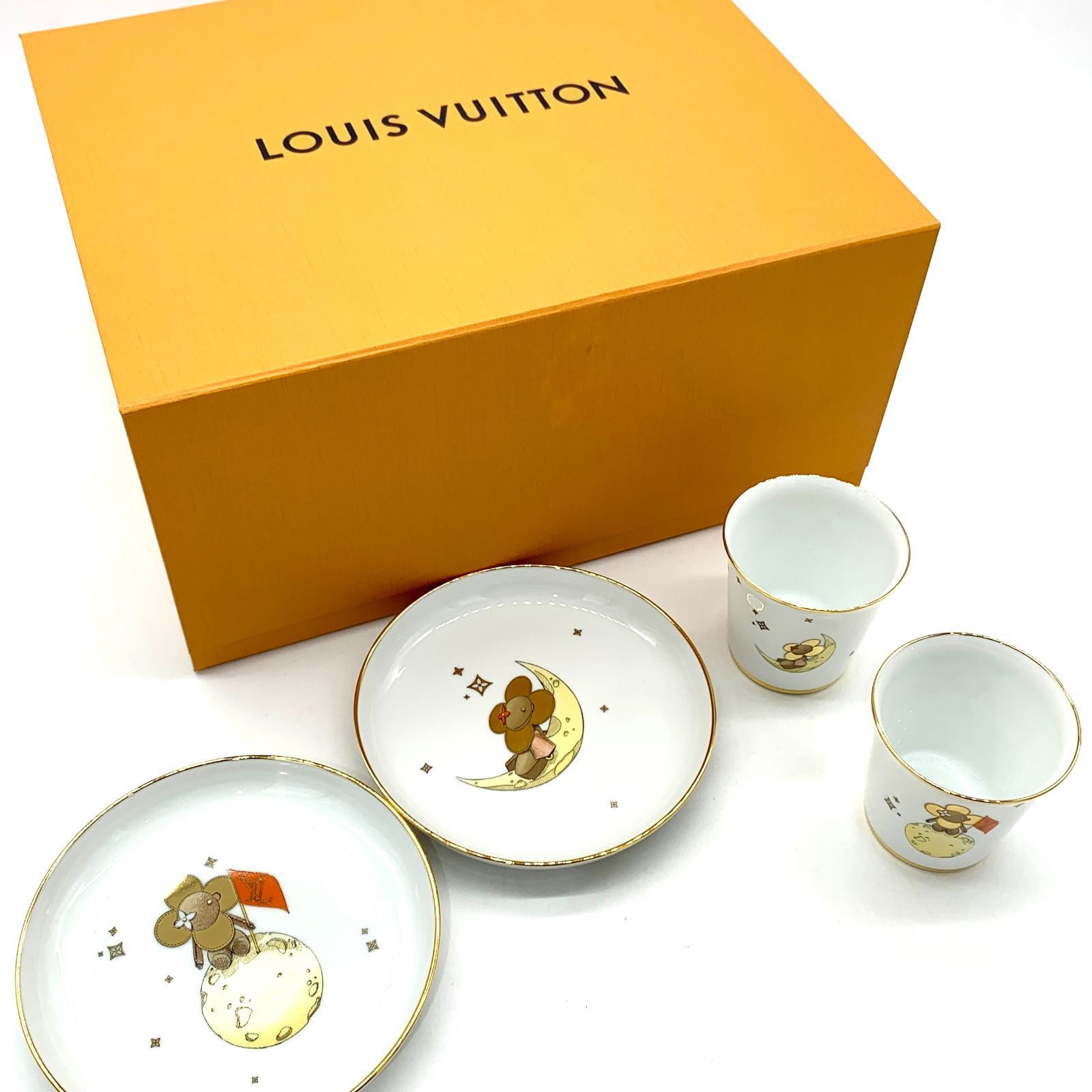 Louis Vuitton Unisex Co-ord Plates (GI0778)