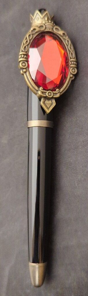 マジカルペン　レプリカ万年筆　ハーツラビュル ディズニー ツイステッドワンダーランド』マジカルペン レプリカ