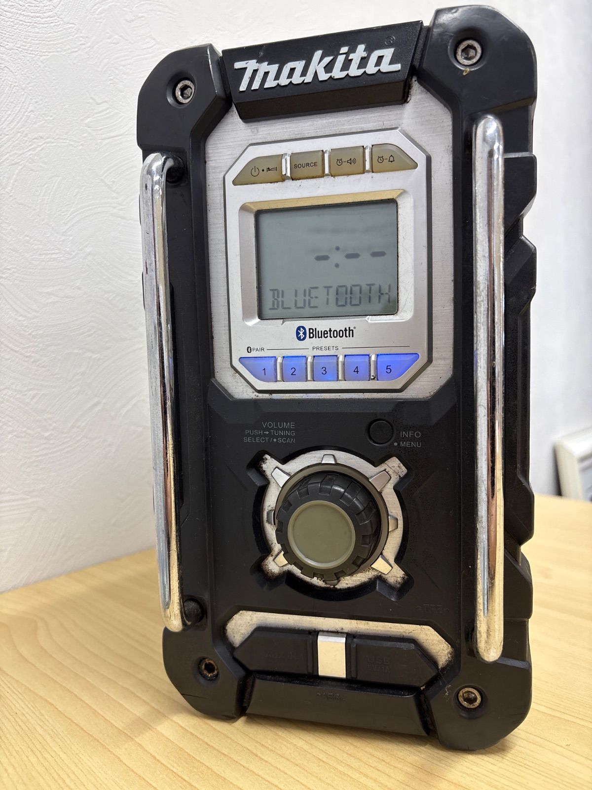 Makita Bluetoothラジオ MR106 - メルカリ