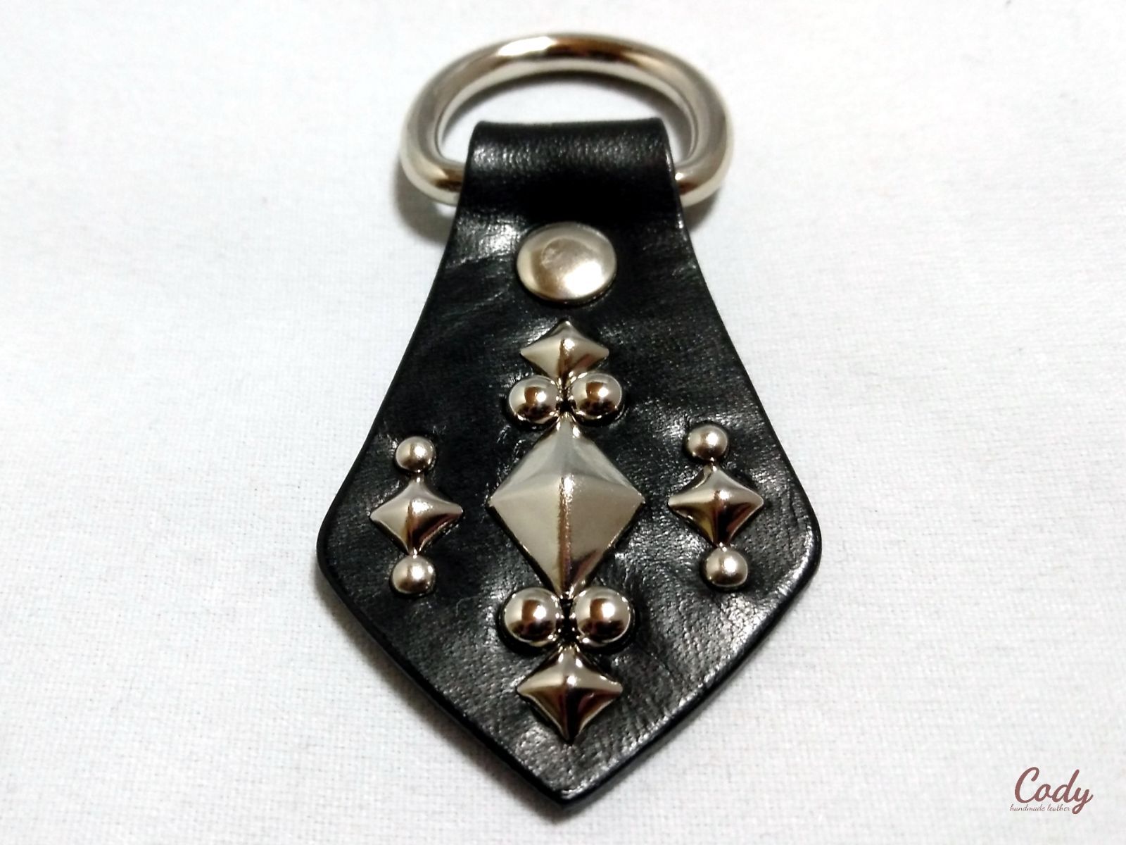 スタッズキーホルダー レザー 本革 アクセサリー ロカビリー ハンドメイド 鍵