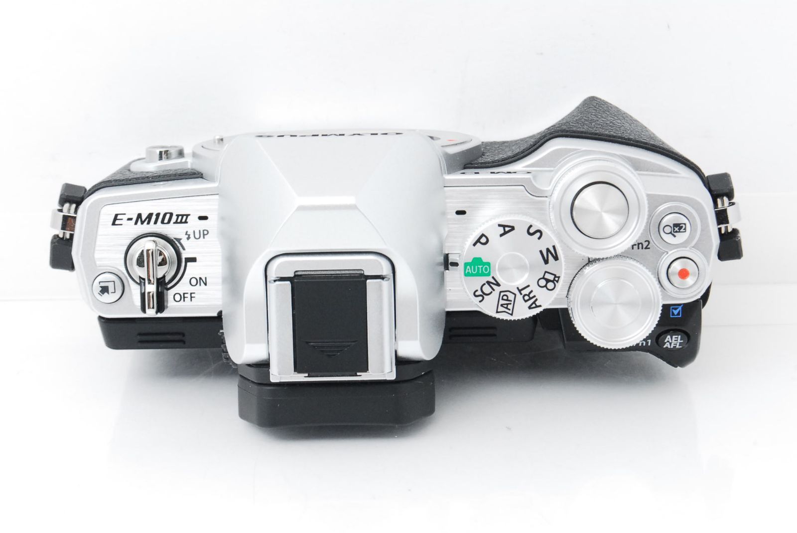 ❤️極美品✨ショット数1984回☆オリンパス OM-D E-M10 Mark