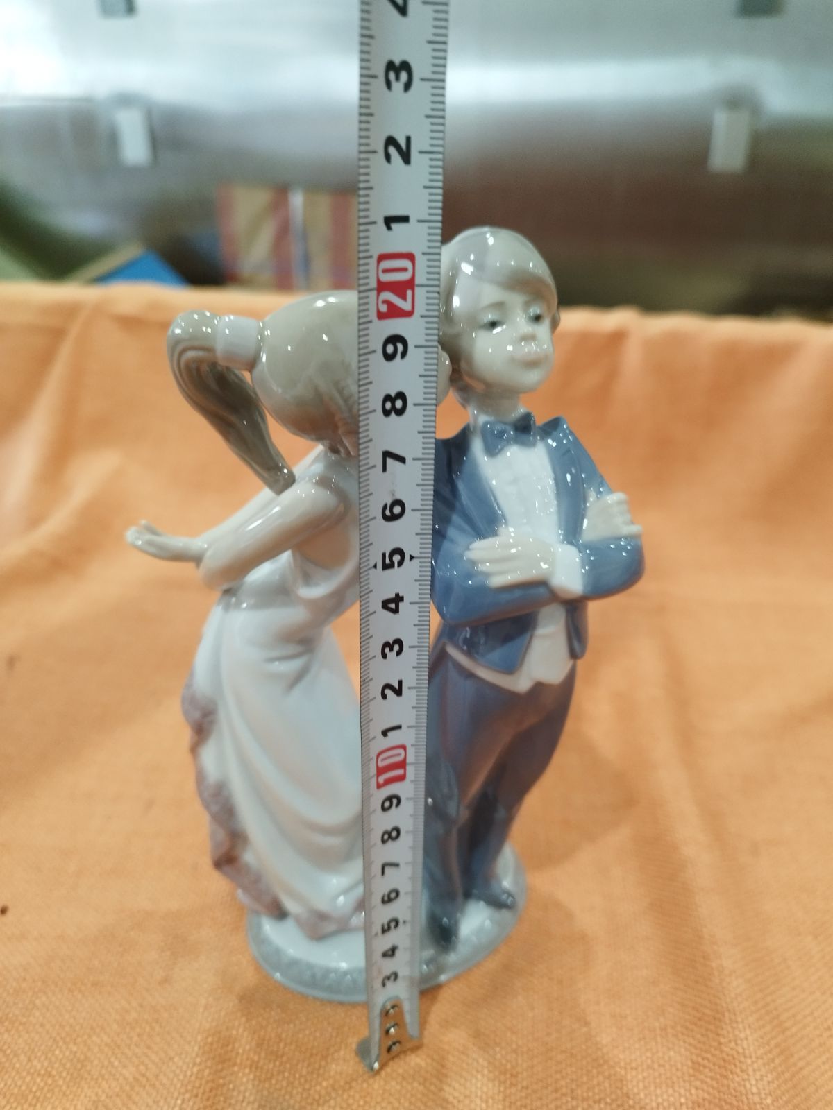 LLADRO リヤドロ #5555「すてきよ！」少女と少年キス フィギュ