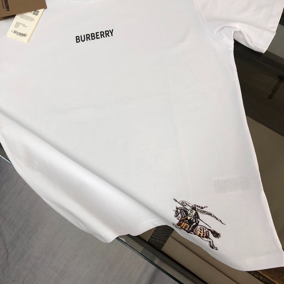 Burberry♡馬ロゴ刺繍 ホワイト♡シンプルTシャツ Burberry♡馬ロゴ刺繍 ホワイト♡シンプルTシャツ バーバリー