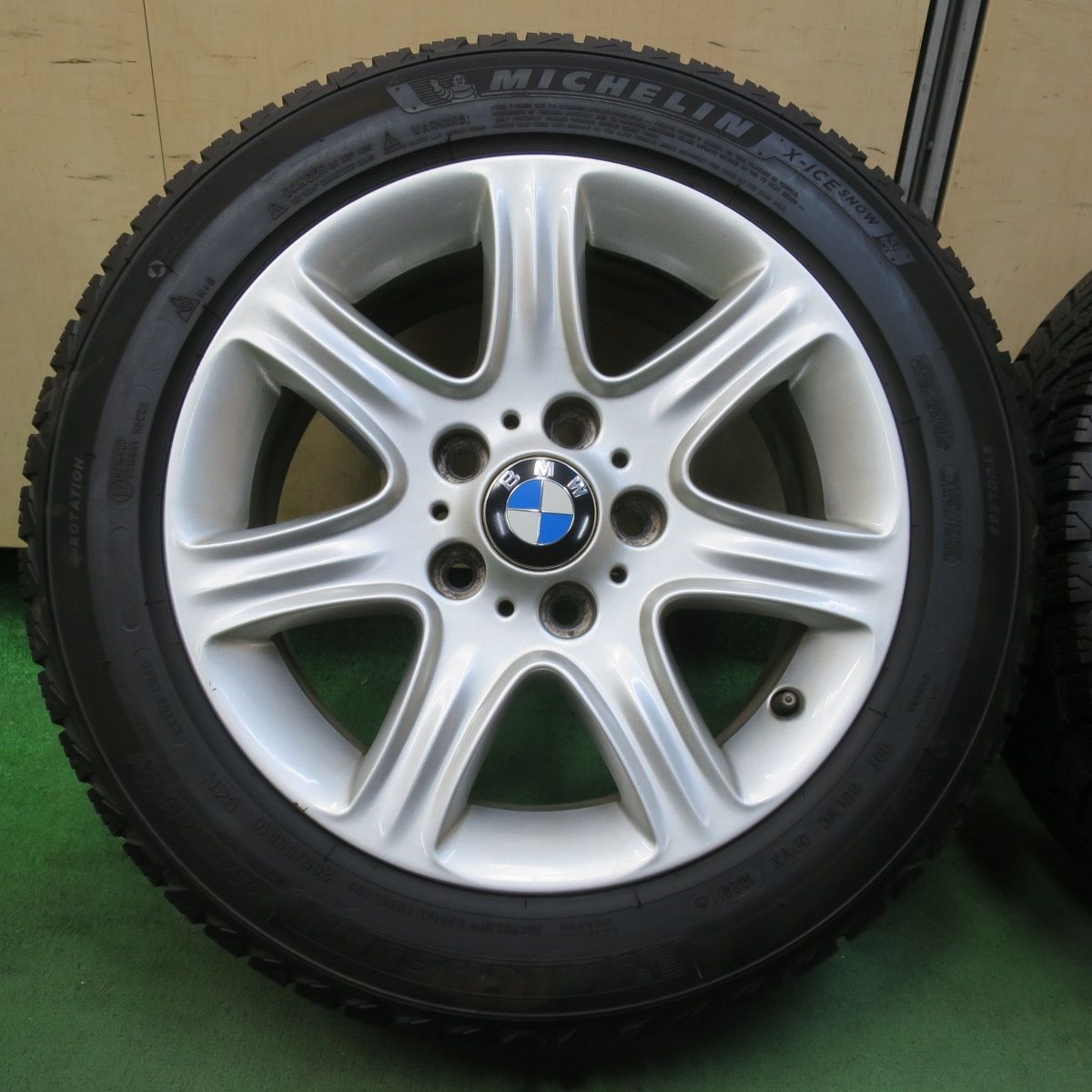 バリ溝 8.5分 BMW 1シリーズ F20 純正 205 55R16 スタッドレス ミシュラン X-ICE SNOW 16インチ PCD120 5H 5092902イス