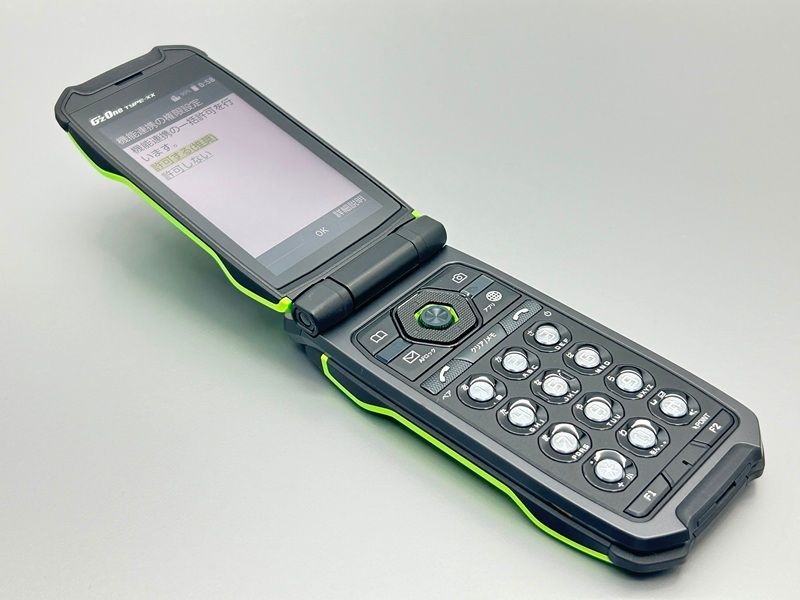 GZ'one TYPE-XX au 美品 折り畳み ガラケー 極上品 au G'zOne Type-XX