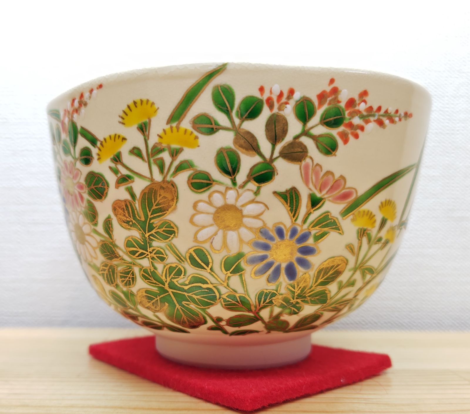 送料込【逢絢亭・新品】茶道具 茶碗 杣山焼 色絵 春草の図 杣山契月 共箱入り 逢絢亭・新品】茶道具 茶碗 京焼 仁清 秋草の図 壱休窯 共箱入り
