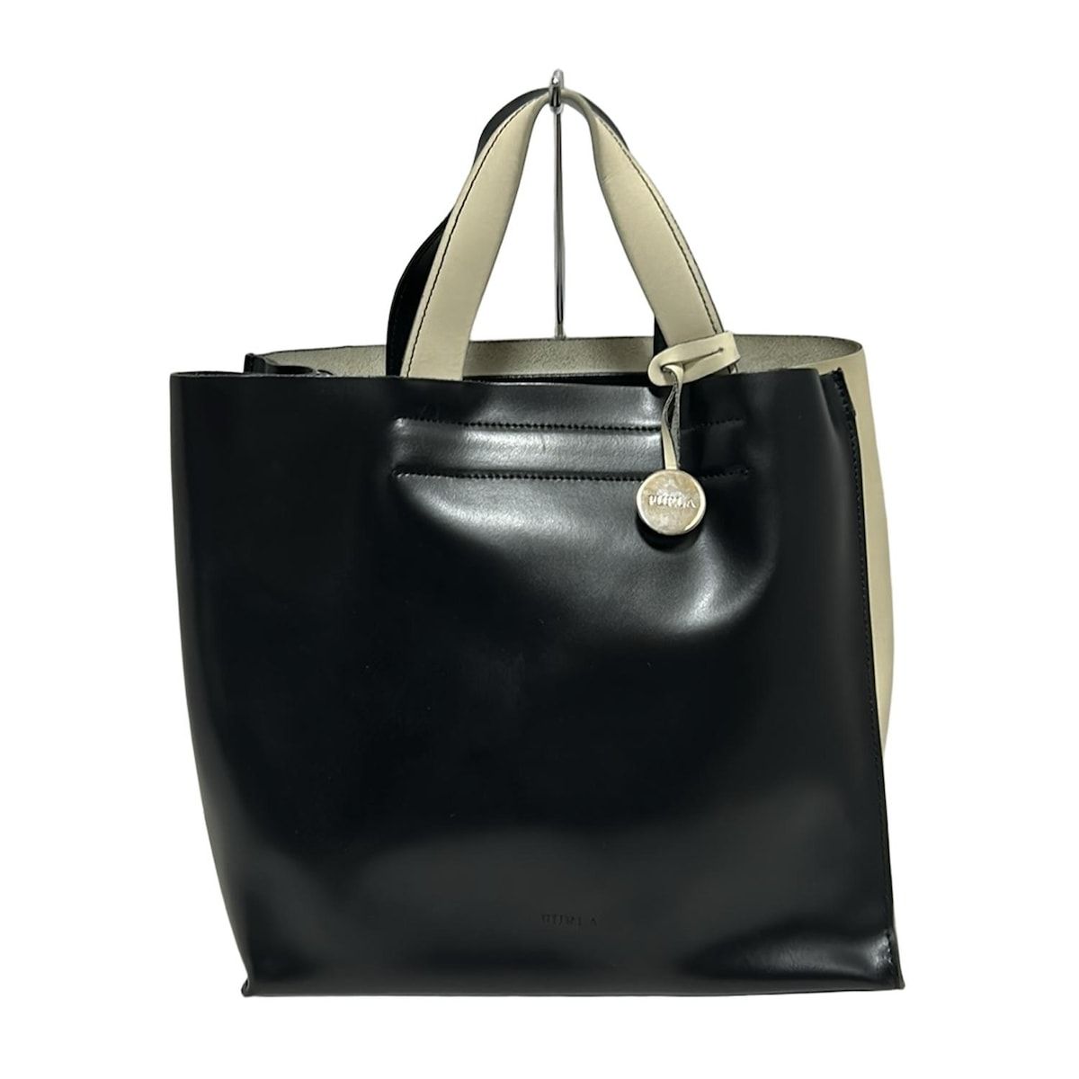 FURLA(フルラ) トートバッグ - 黒×アイボリー レザー - メルカリ FURLA(フルラ) トートバッグ - 黒×アイボリー レザー - メルカリ