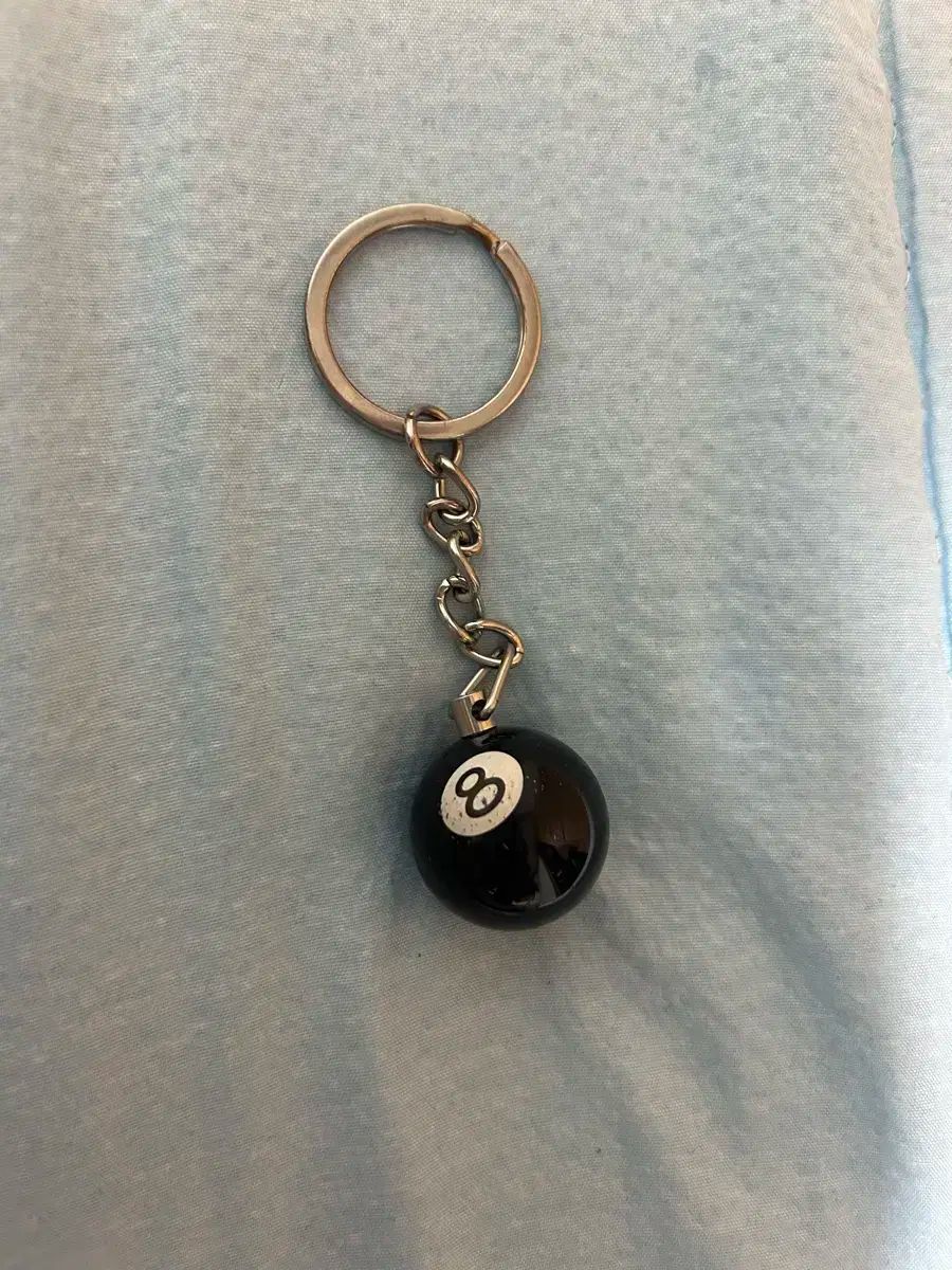 8 Ball Keychain in black – Stüssy