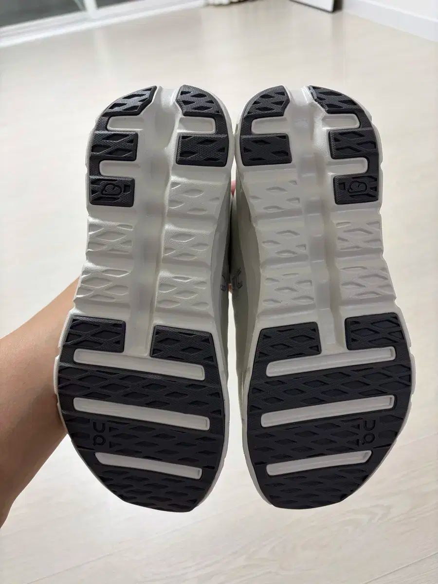 毎日新作アイテム入荷中！ 単ランニング クラウドチルト アイ ス 260