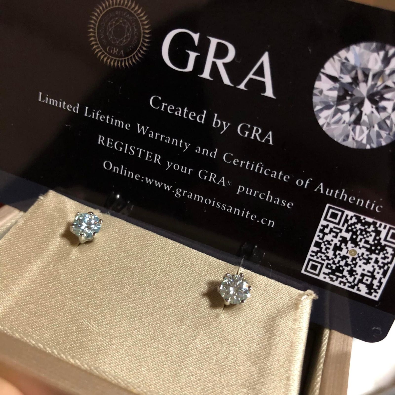 両耳計1.0ct 最高級グレード モアサナイト pt950 ピアス 鑑定書9 | www