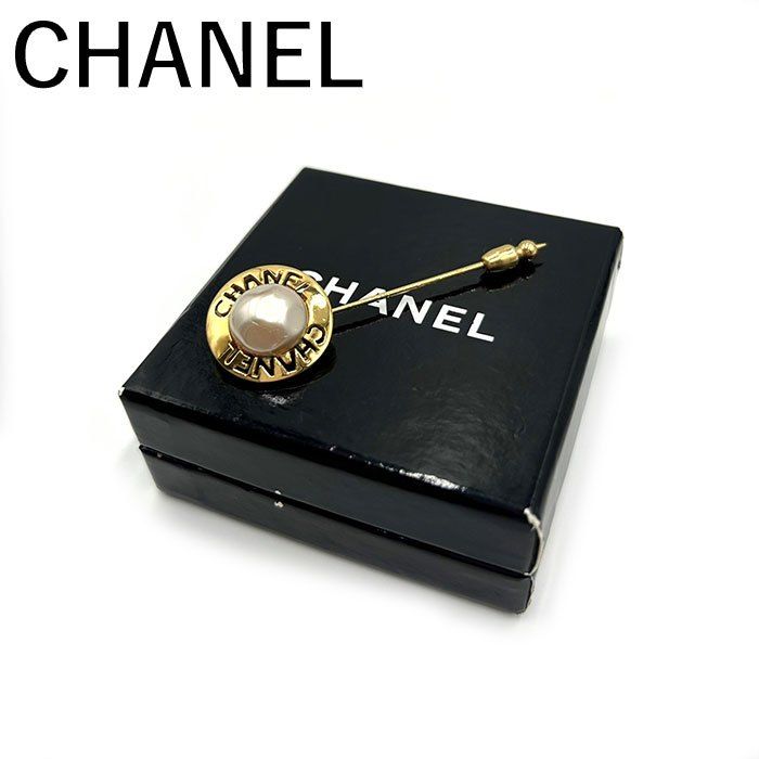 シャネル CHANEL パンチングロゴ ピンブローチ パール ゴールド 箱付き