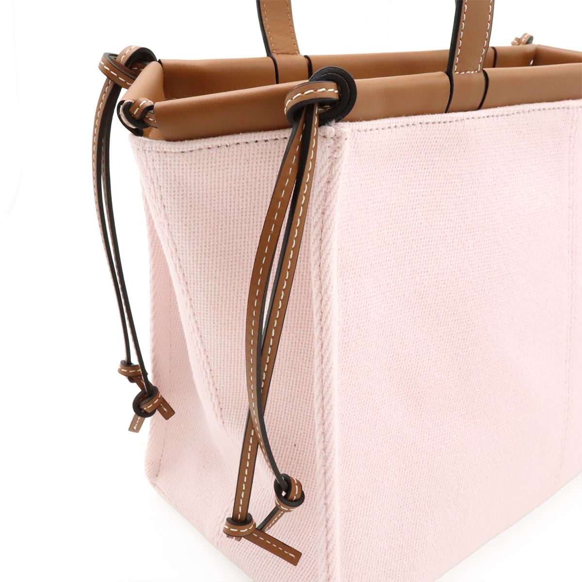 ⭐︎本物保証LOEWE クッショントートバッグ スモール　めちゃくちゃオシャレ⭐︎ ロエベの人気バッグ「クッショントート」がスモールサイズに、花