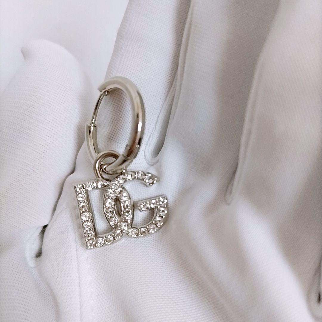 Dolce & Gabbana クレオールピアス DGペンダントロゴ ドルガバ 新品未使用】Dolce & Gabbana クレオールピアス DGペンダント
