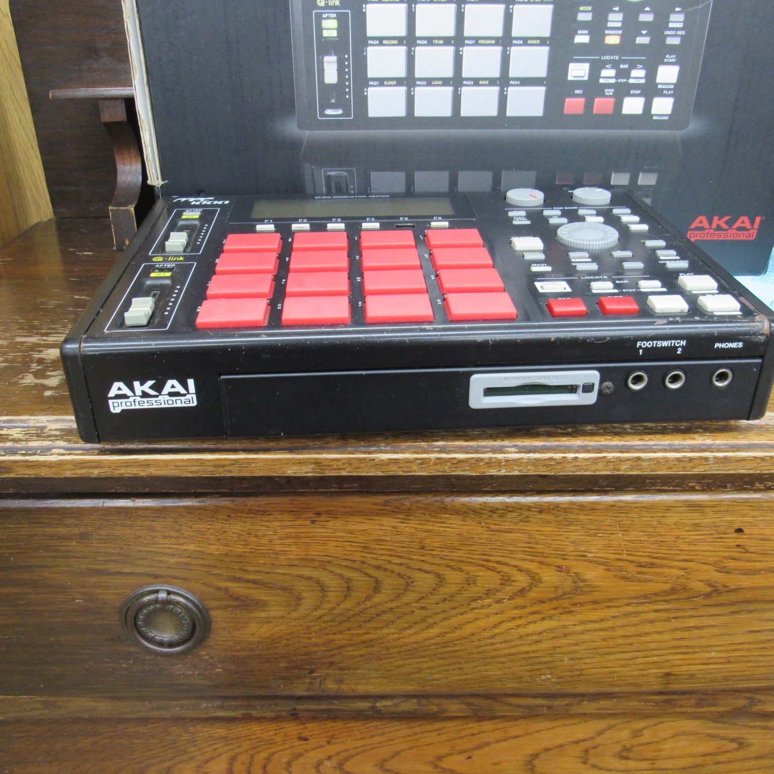 AKAI サンプラー MPC1000 MUSIC PRODUCTION CENTER 通電確認済み