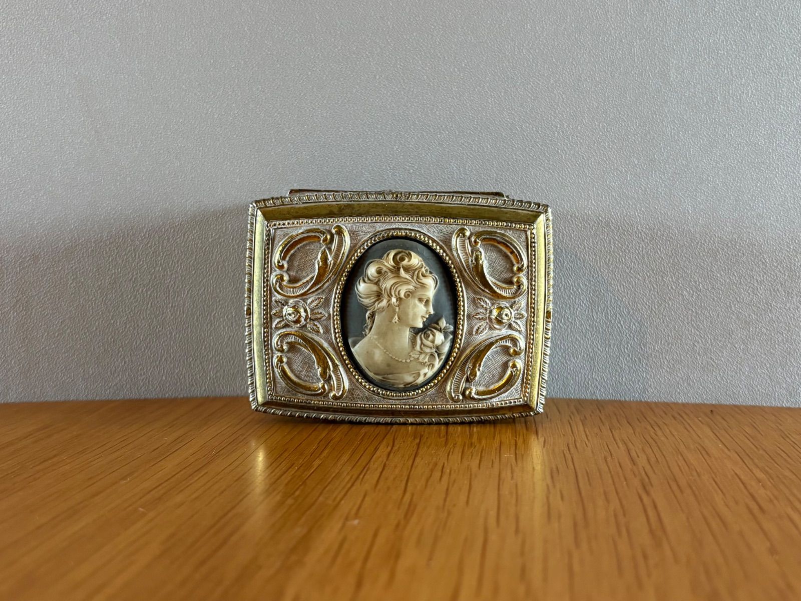 国産のシャビーな ケース ヴィンテージ ブロカント ジュエリーボックス