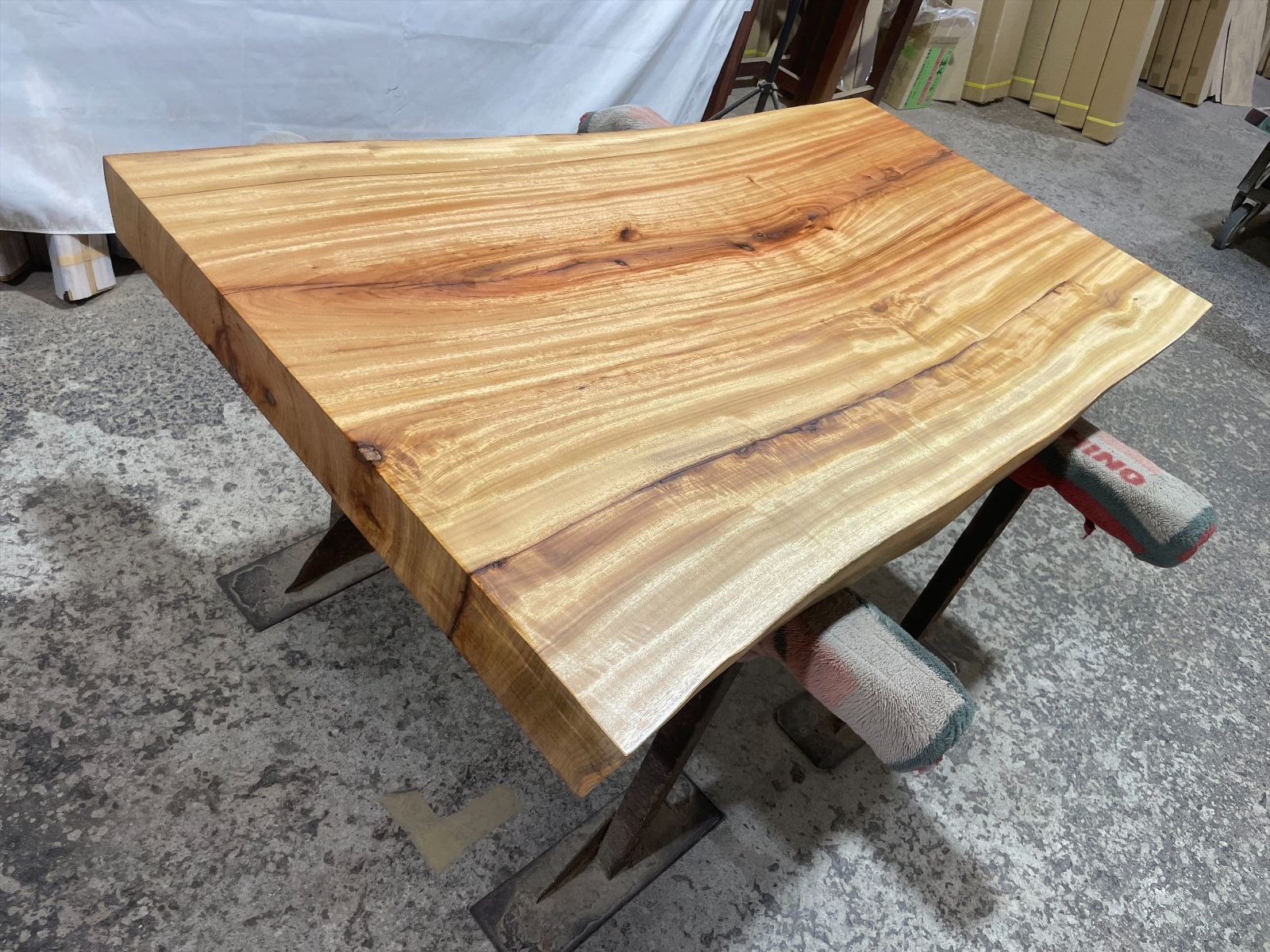 クス9272 楠 一枚板無垢材 1330x830-720x92mm ダイニングテーブル ローテーブル センターテーブル 天板 樟 くすのき MARWIL-DEMENAGEMENTS_CH