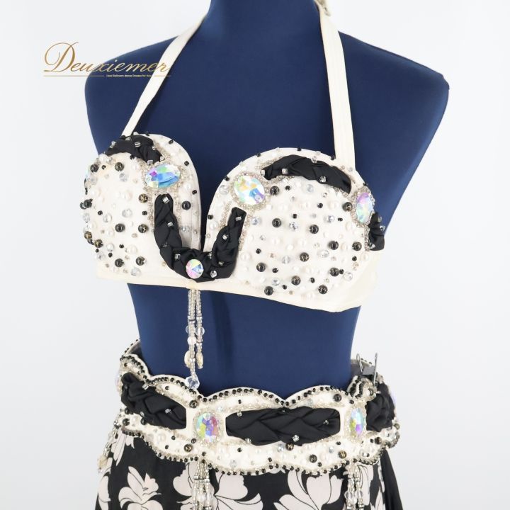 軽薄な ベリーダンス オリエンタル 衣装 上下セット ブラック系 黒 ホワイト系 白 ラインストーン ビーズ ラメ 花柄 舞台 発表会 イベント コスチューム ブラック 系 おしゃれ 可愛い トップス スカート セット 花柄デザイン パフォーマンス ダンスイベント